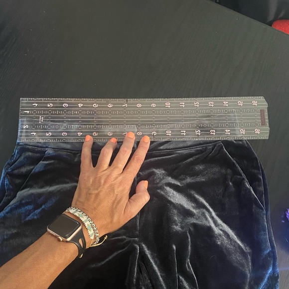 Venus Velvet Blue Cargo Joggers. NWOT. Medium. - Picture 11 of 11